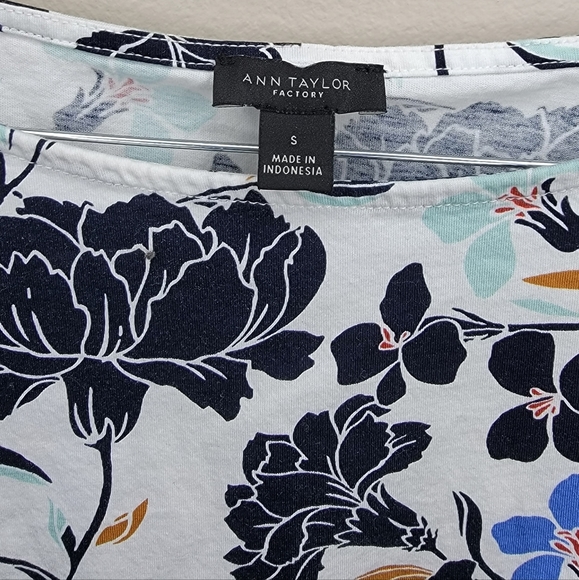 Ann Taylor Factory Floral Puff Sleeve Top, Size Small (EUC) - Picture 3 of 3